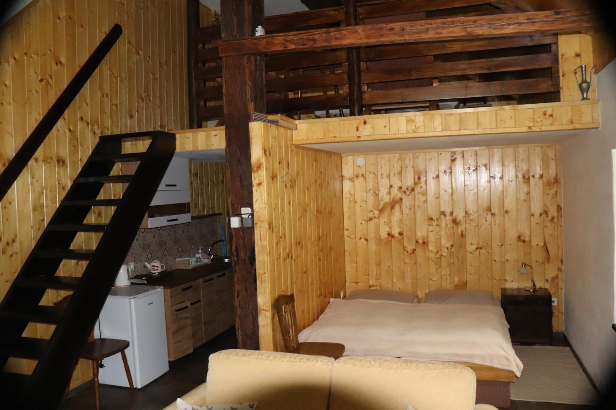 Hostinec Stara Krcma Stratená エクステリア 写真