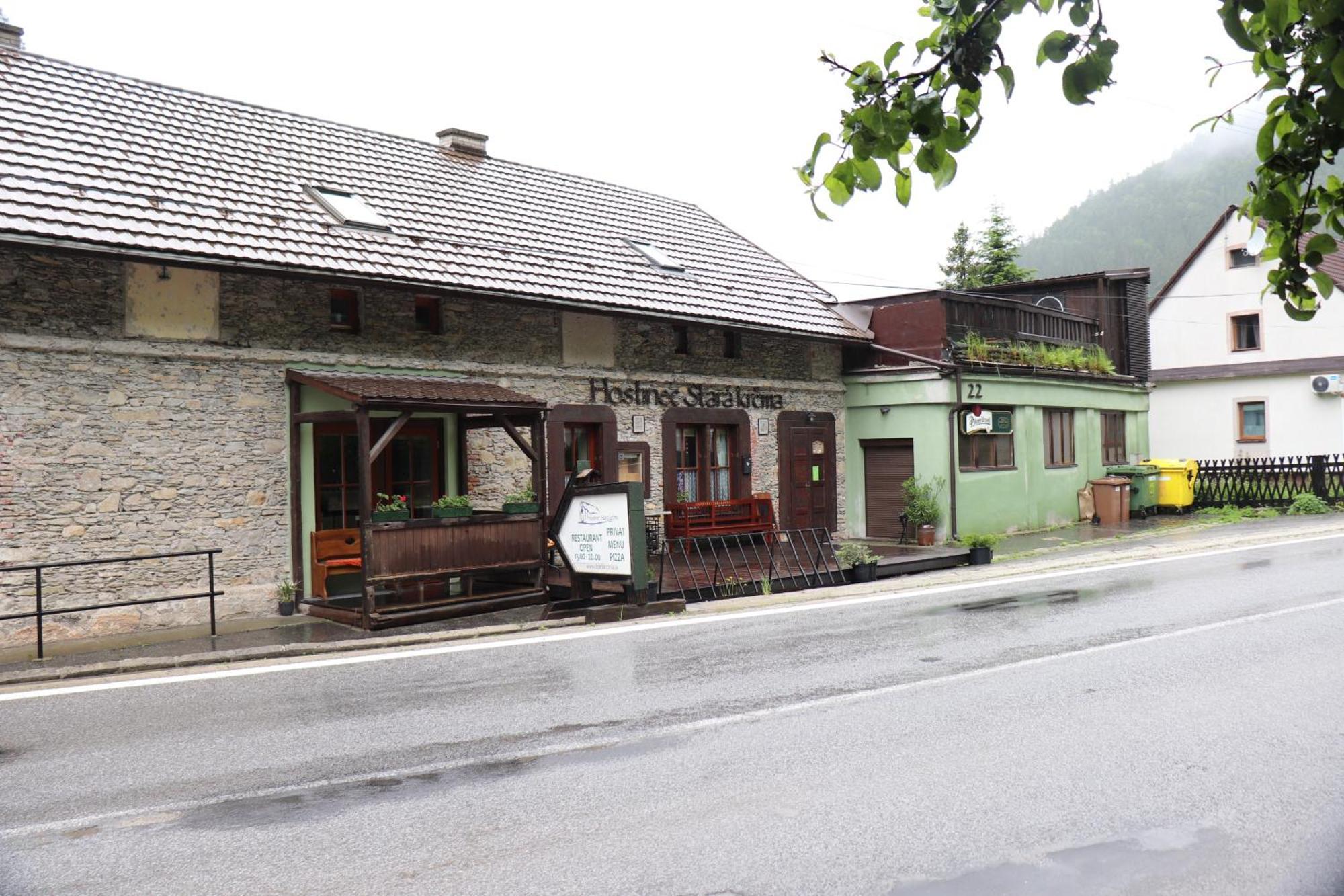 Hostinec Stara Krcma Stratená エクステリア 写真